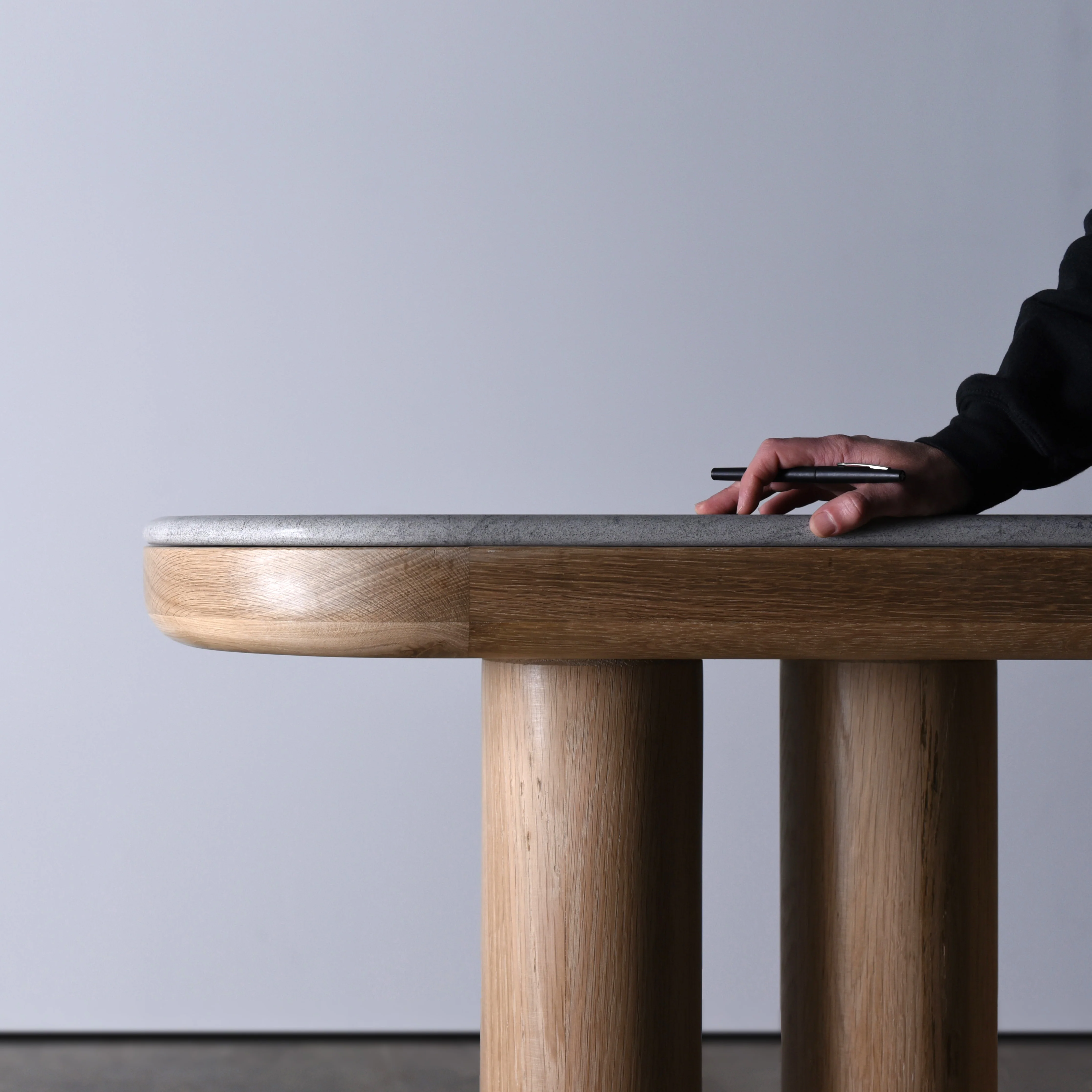 BRIONNI CONSOLE TABLE - Image 4
